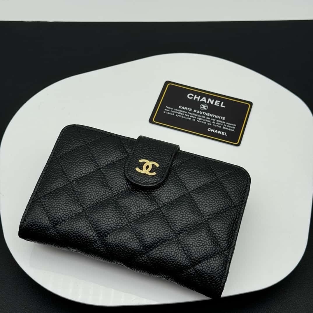 [Chanel] Bi-fold wallet, caviar leather, gold hardware, wallet A48667