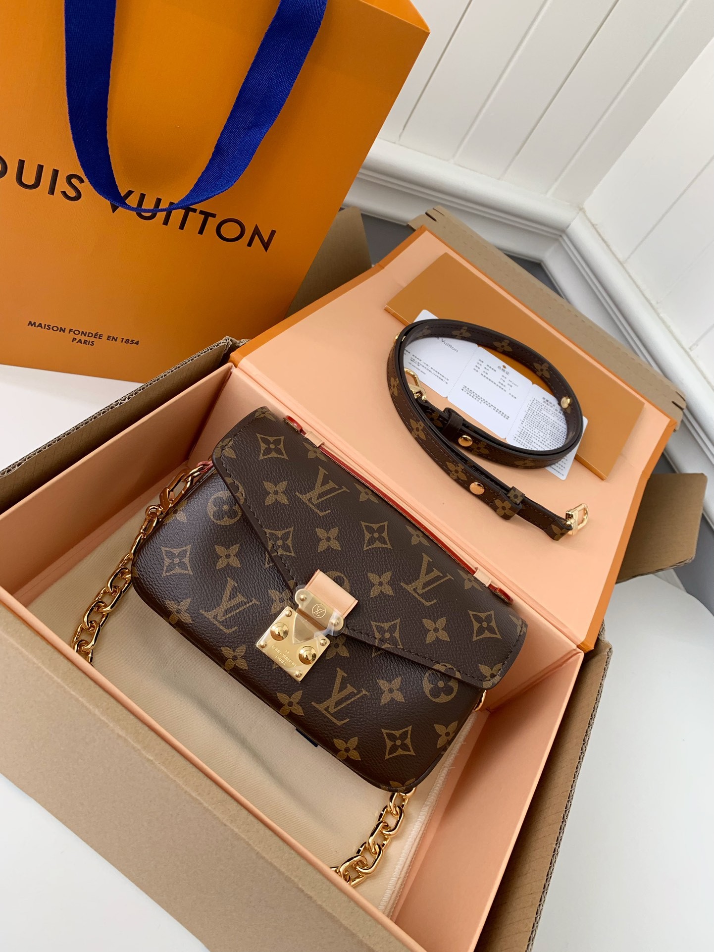 LV POCHETTE MÉTIS EAST WEST 21.5*13.5*6cm