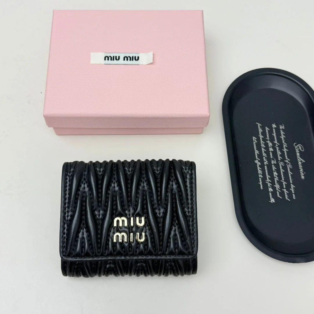 【Miu Miu】Elegant design♪ Stylish】Tri-fold wallet in 3 colors