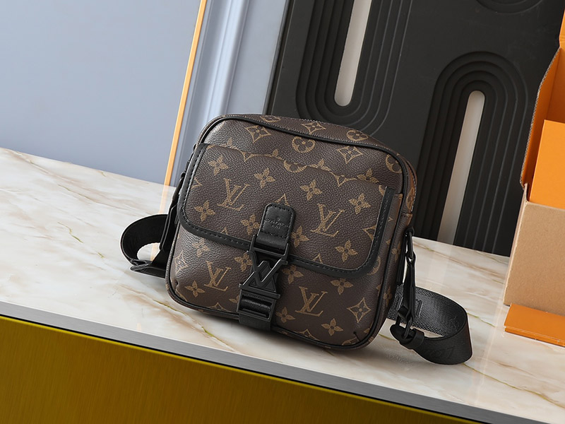 3Colors 7.5″x7.9″x2.4″ Leather Handbag with Adjustable Strap BB-921454