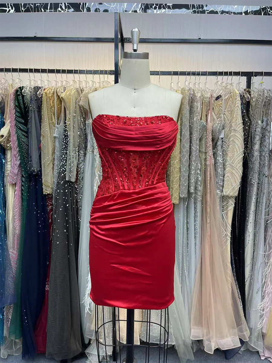 Bodycon Scoop Neck Satin Short Homecoming Dress with Appliques