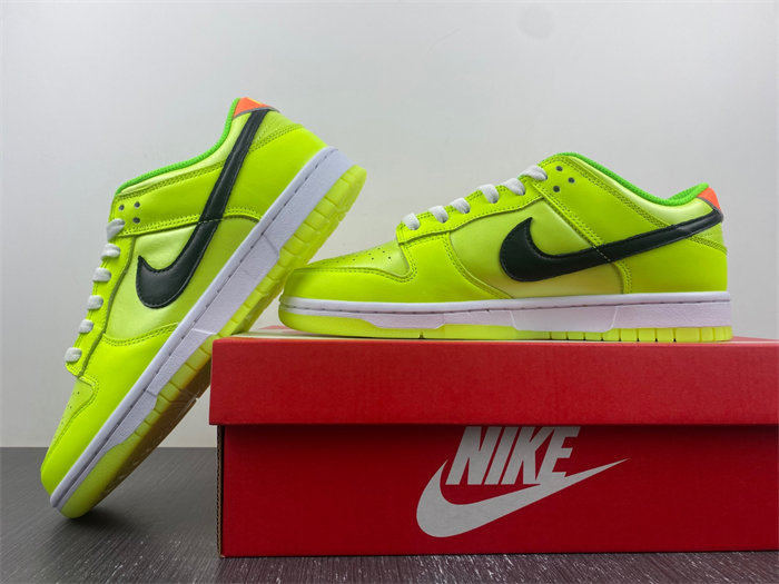 NK Dunk Low “Glow in the Dark” FJ4610-702