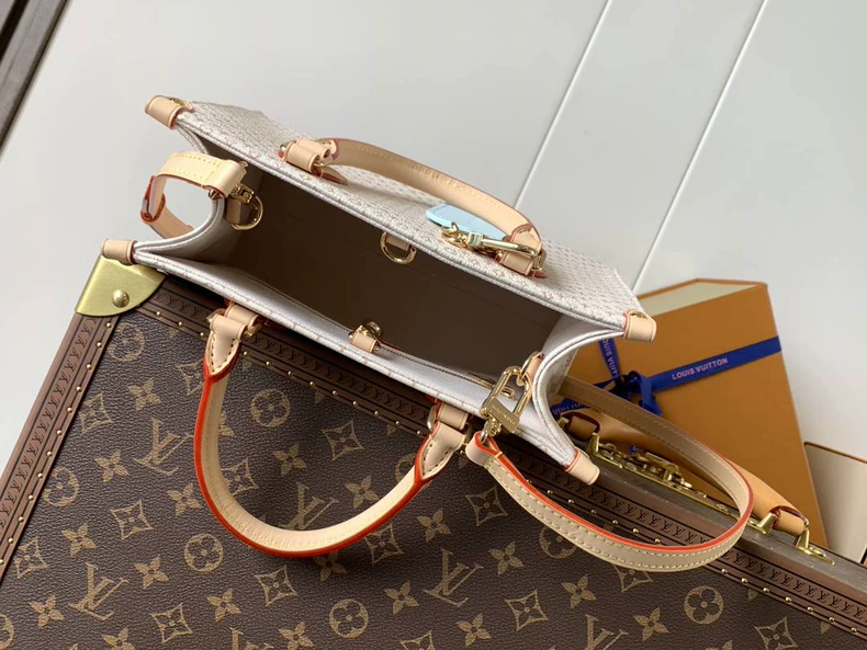 LOUIS VUITTON M15138 OnTheGo PM