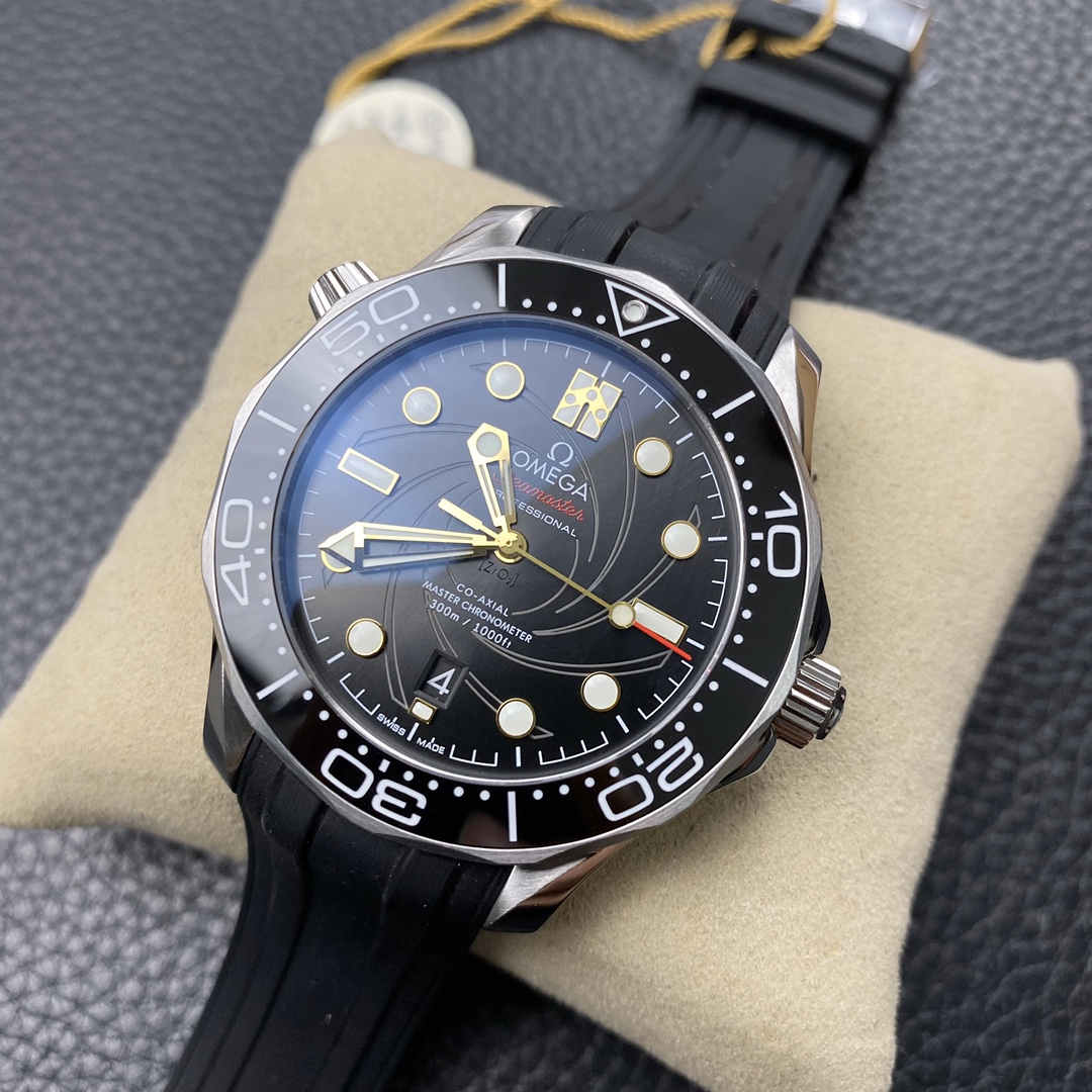 VSF Seamaster 300M 007 Replica – 42mm Stainless Steel James Bond Diver Watch