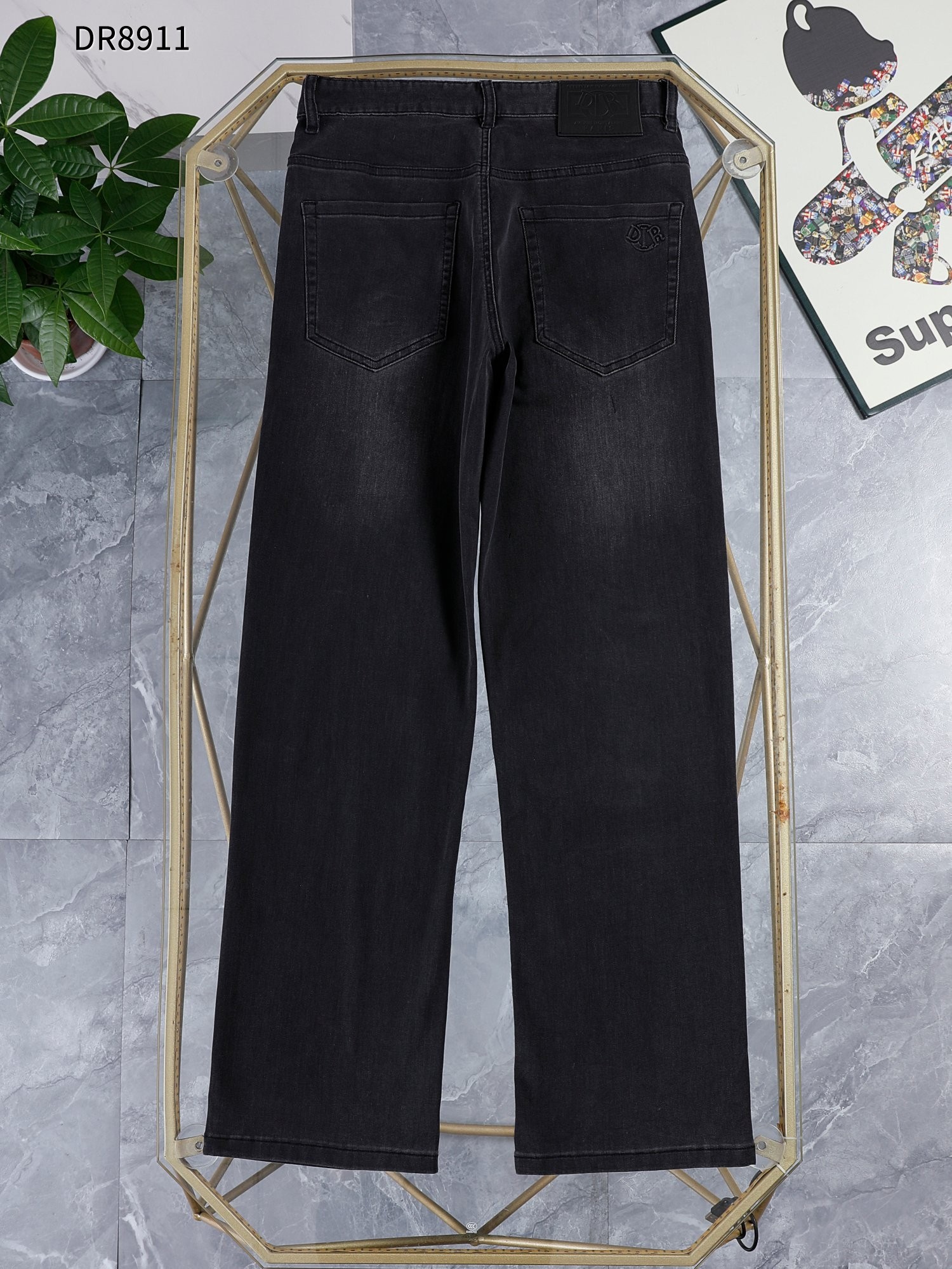 DR broad leggings