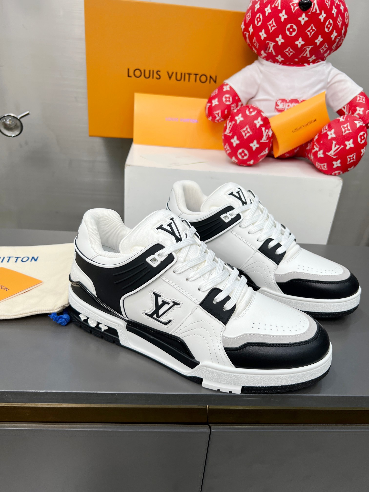 LV TRAINER