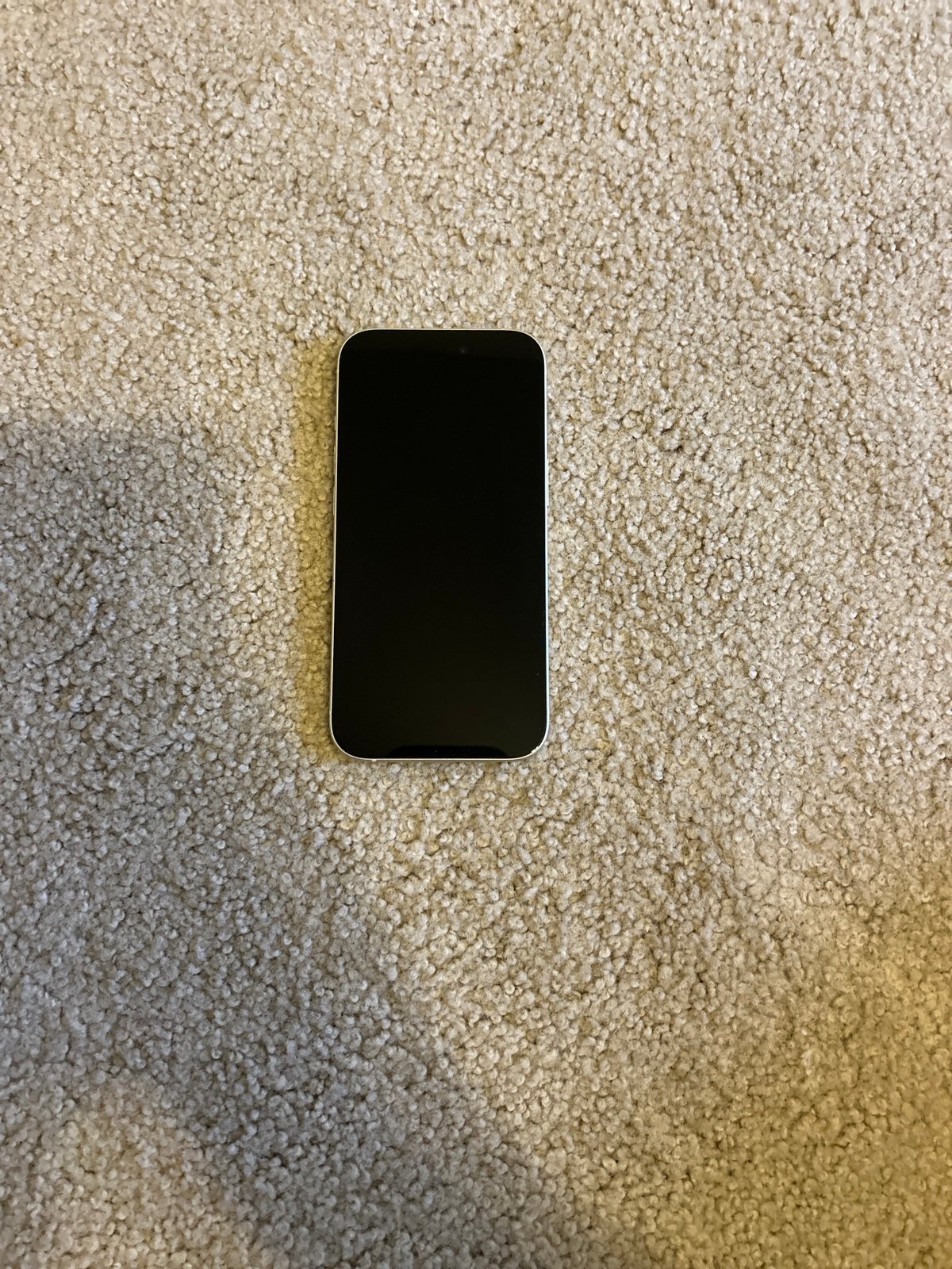 iPhone 15 8Q83