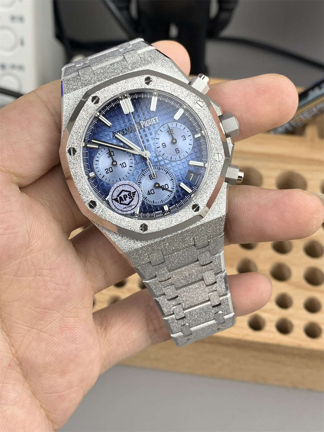 Royal Oak 26240 Blue Dial Replica – APS Factory Frosted Gold Chronograph