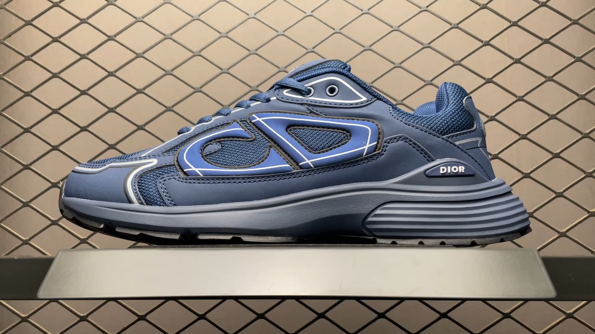 DR B30 Sneakers