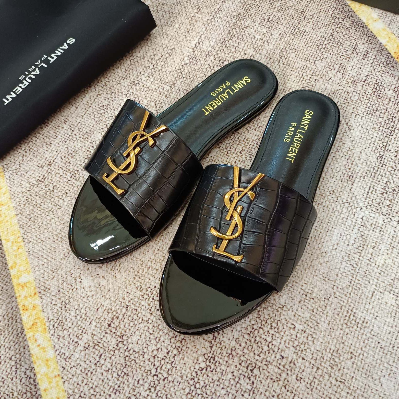 Classic Gold Signature Flat Slippers LX-872029