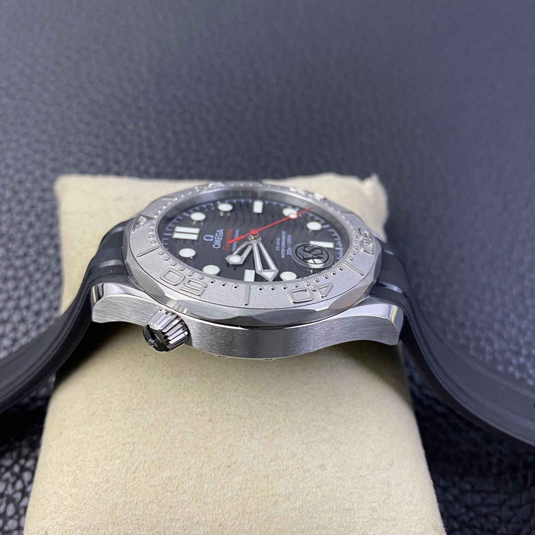 VSF Seamaster 300M Grey Dial Replica – 42mm Stainless Steel Diver Watch