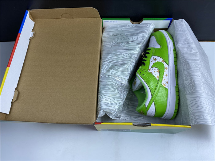 NK SB Dunk Low Supreme Stars Mean Green DH3228-101