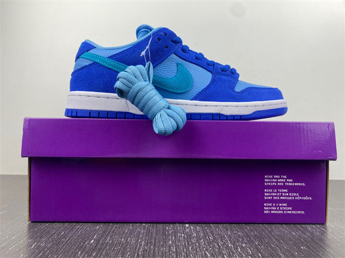 NK SB Dunk Low Blue Raspberry DM0807-400