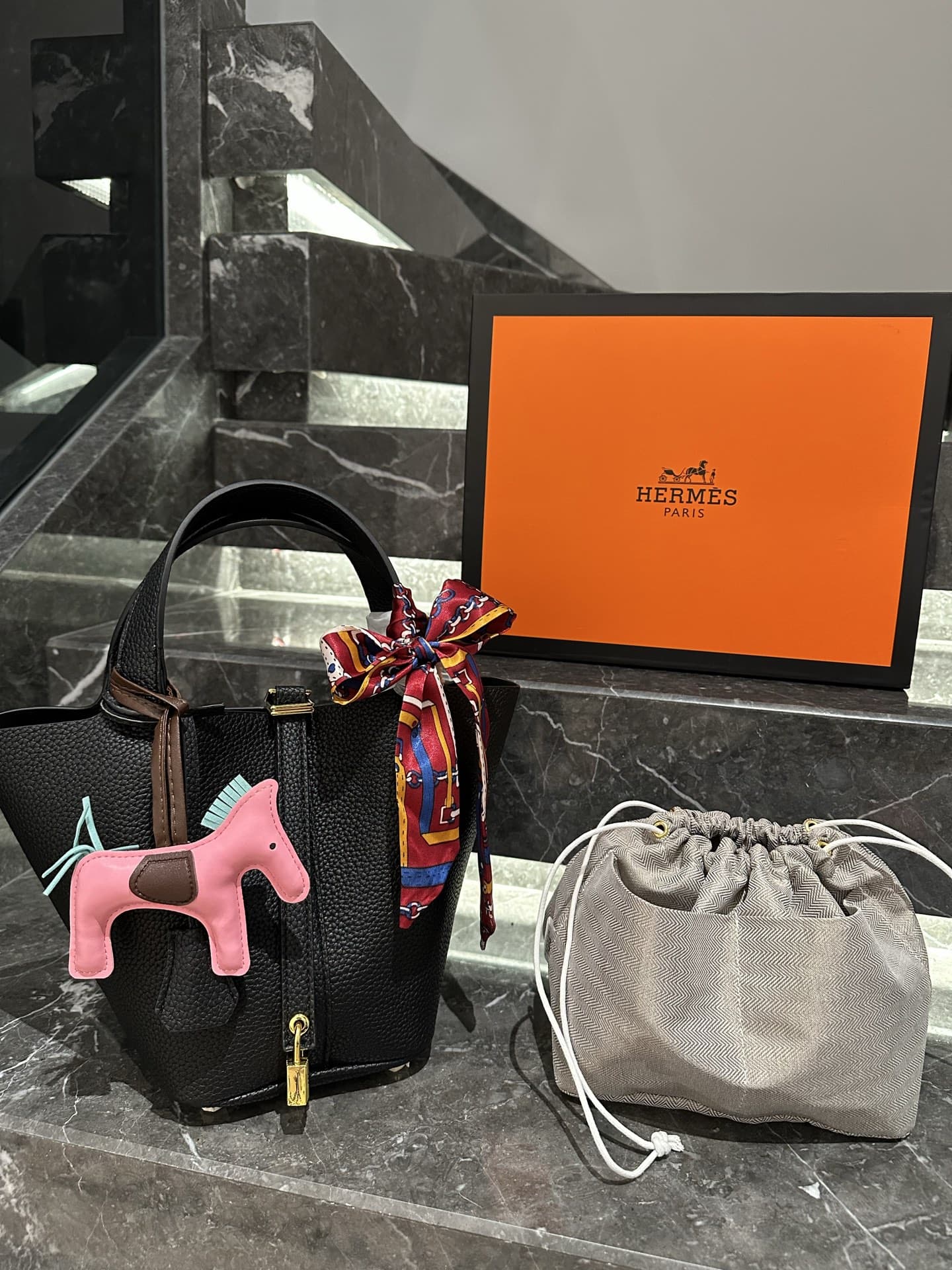 [Hermès] Rare Picotin Lock PM18 + inner bag + pony pendant + scarf