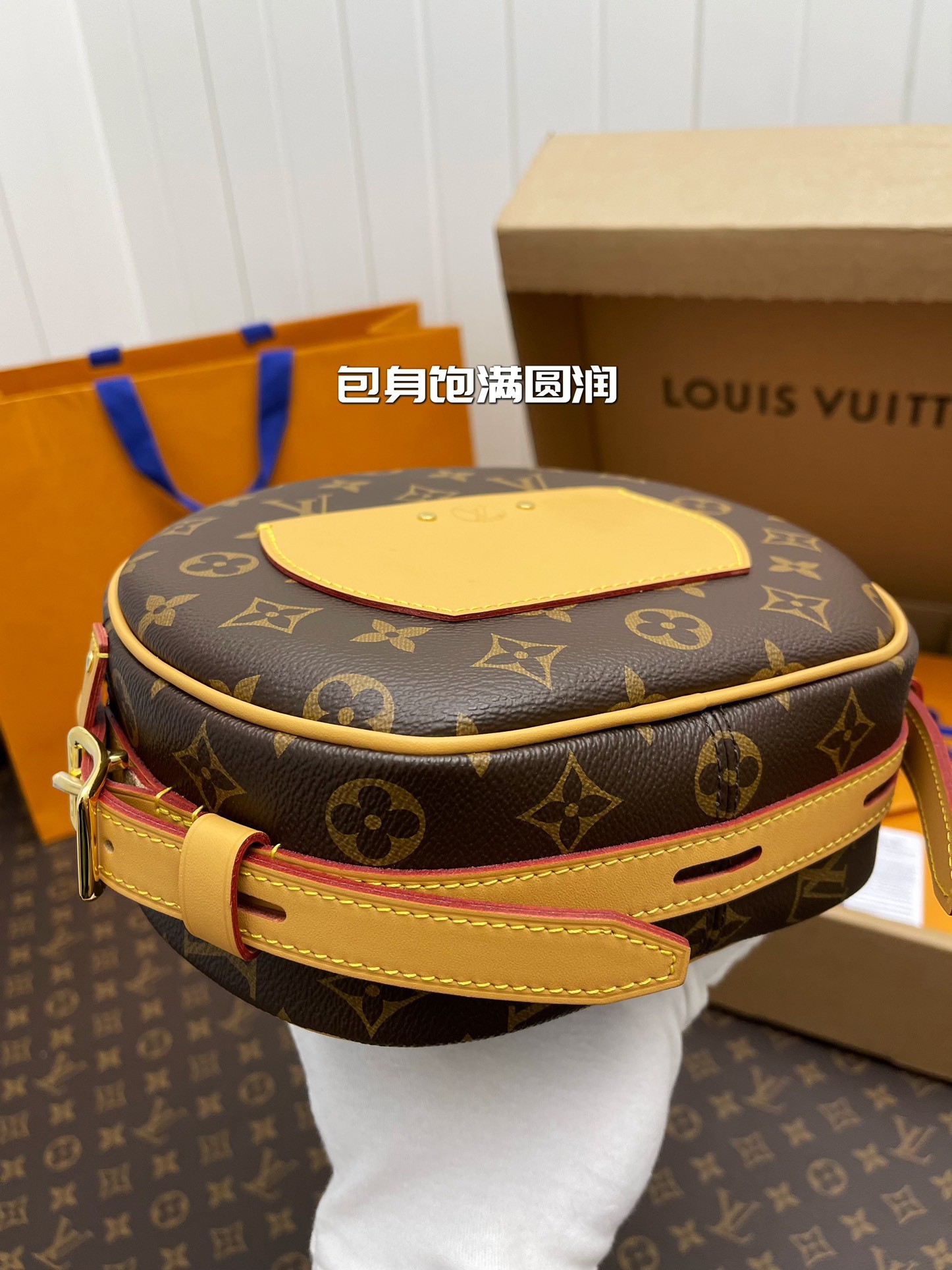 LV BOITE CHAPEAU SOUPLE M45647 20*22.5*8cm