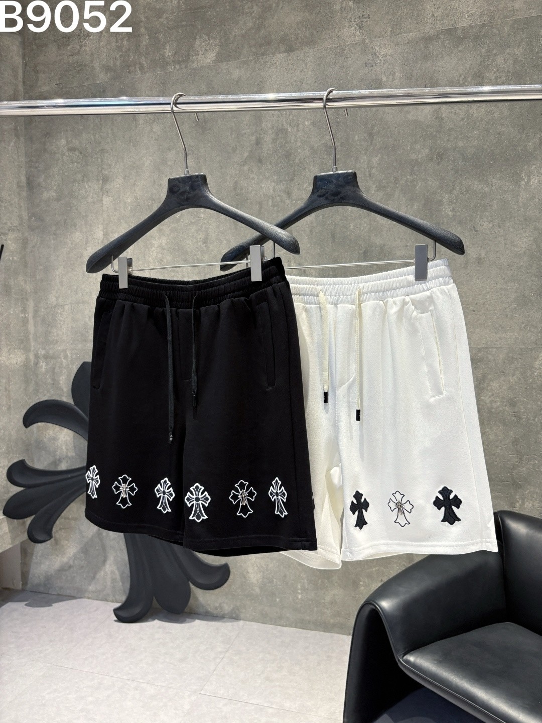 Chrome H Shorts（Multiple colors）