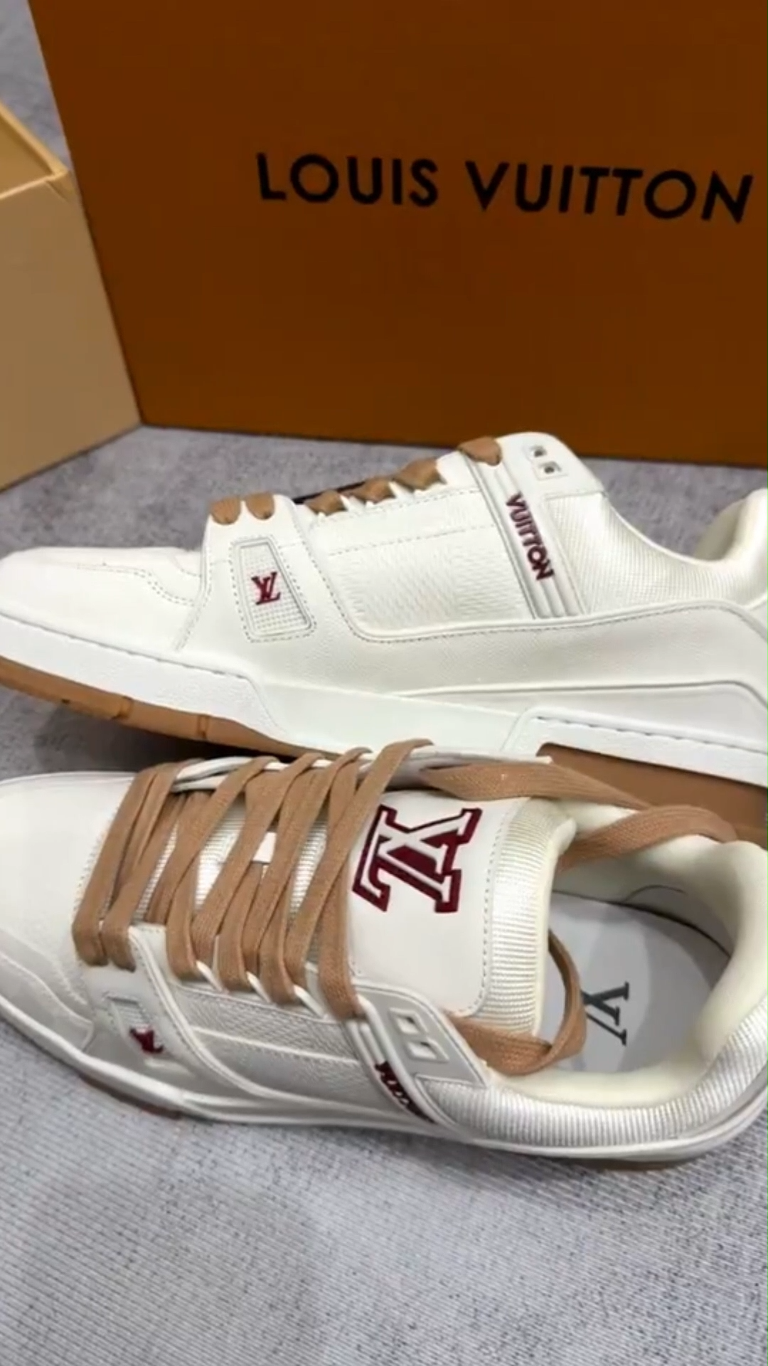 LV  Trainer Sneaker