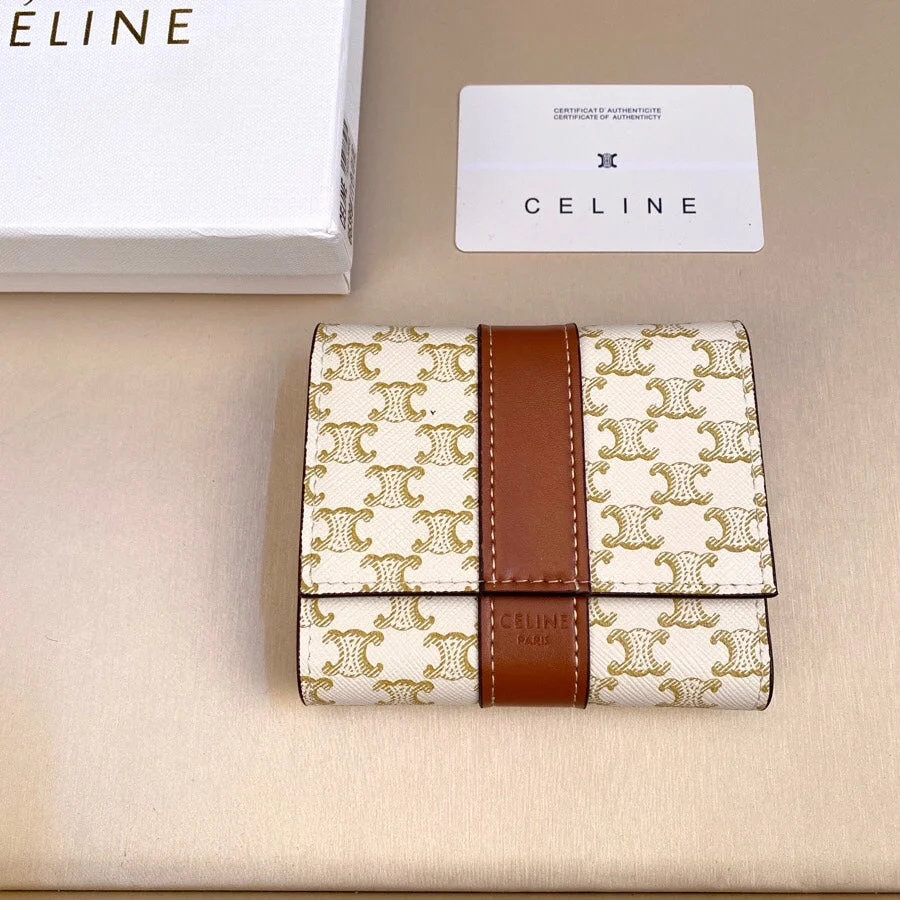 [Celine] Extremely popular. Simple beauty. Always gives a sophisticated impression.
