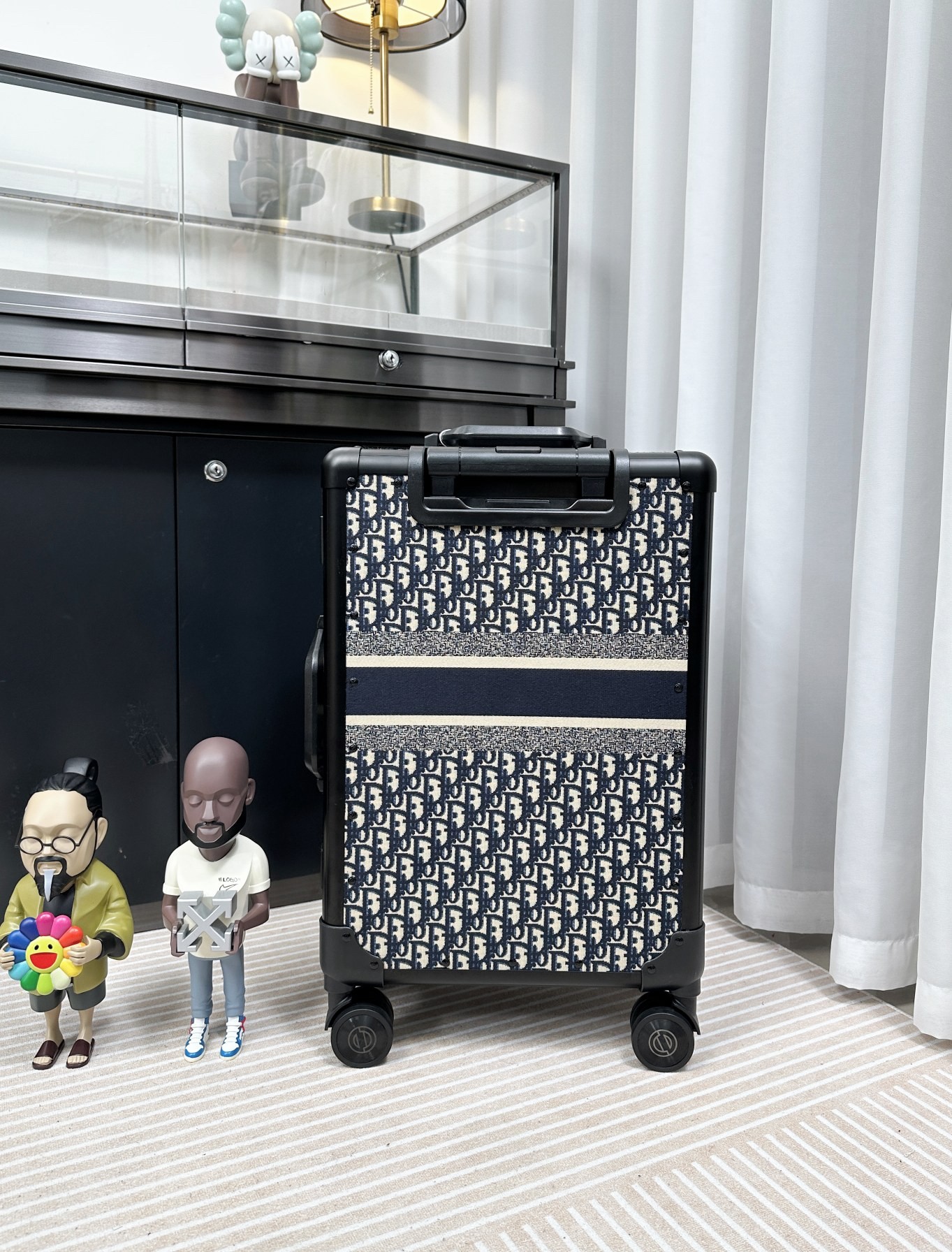 DR Suitcase Size：37x21x57cm