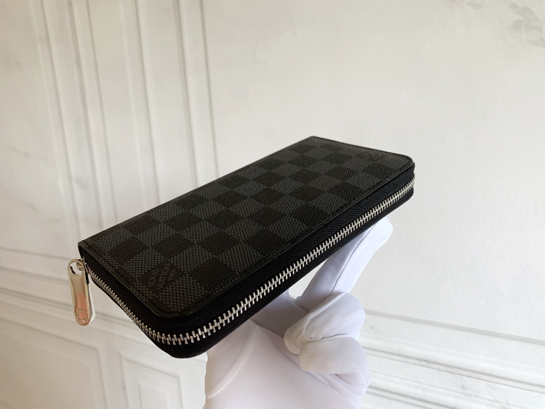 Q08：Louis Vuitton Zippy Wallet Damier Graphite Canvas