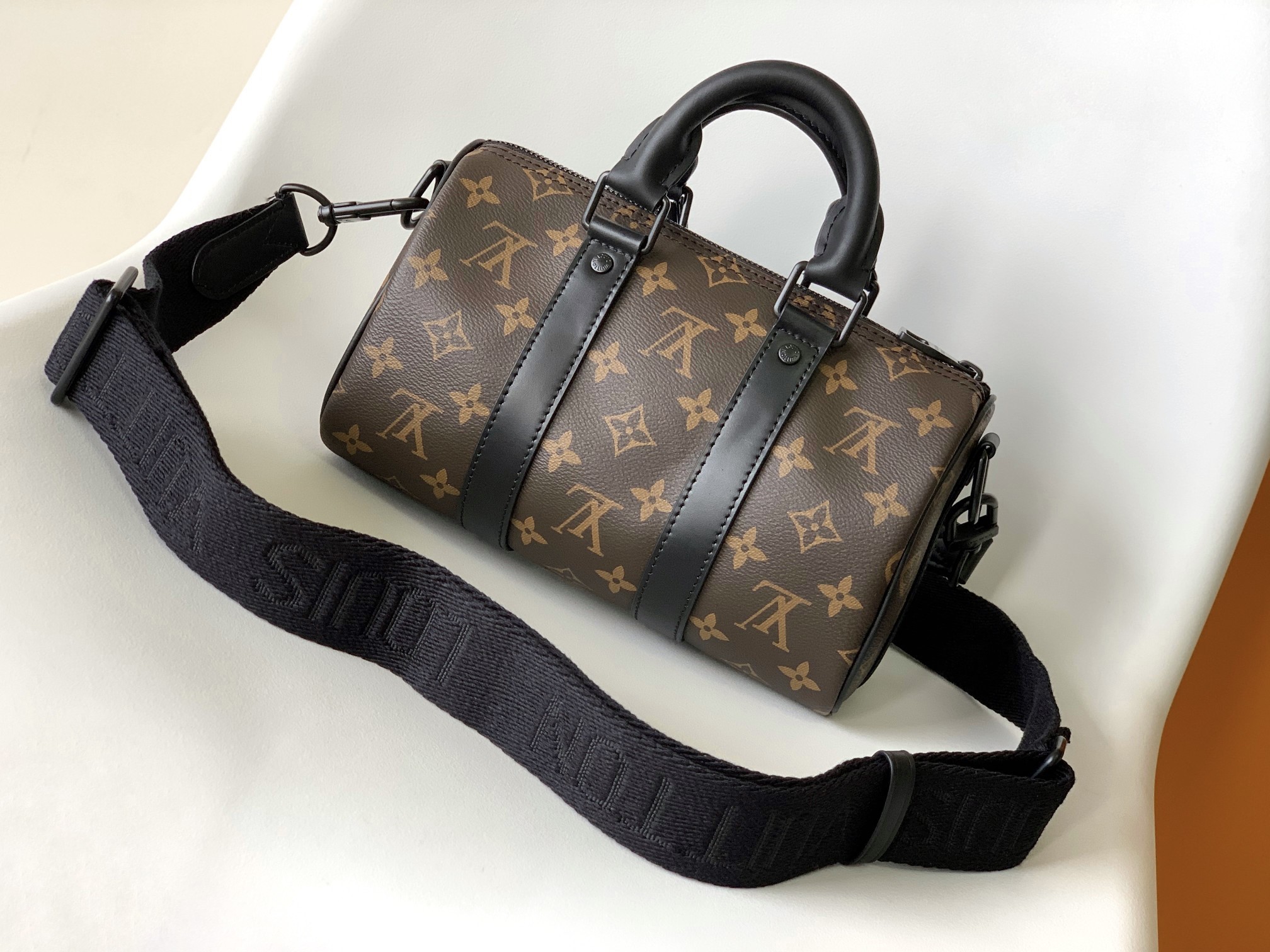 LV Keepall Bandoulière 25 M46249 Size:25x15x11cm