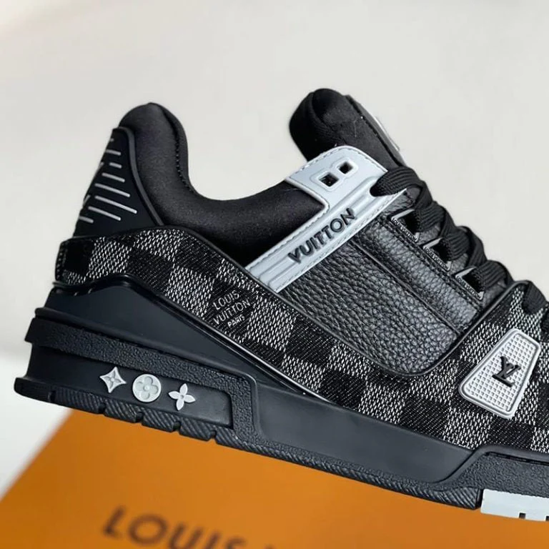 LV  Trainer