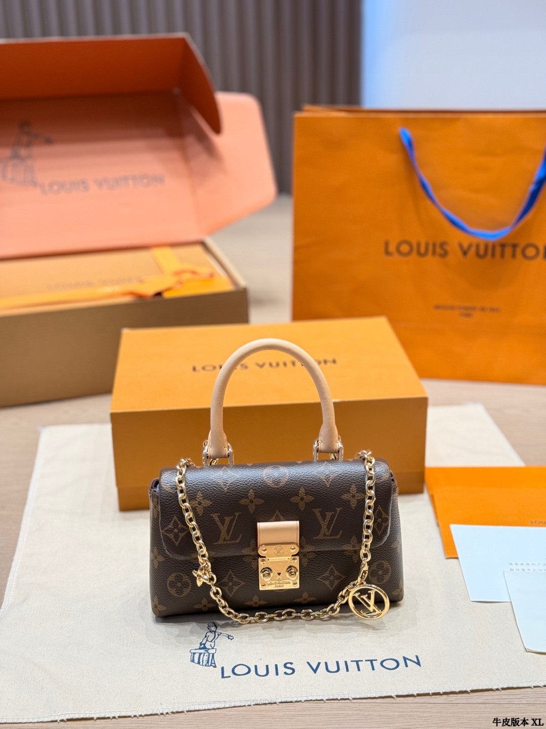LV Nano Madeleine Size：20X12cm