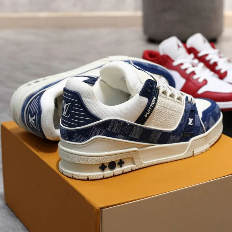 LV  Trainer Sneaker