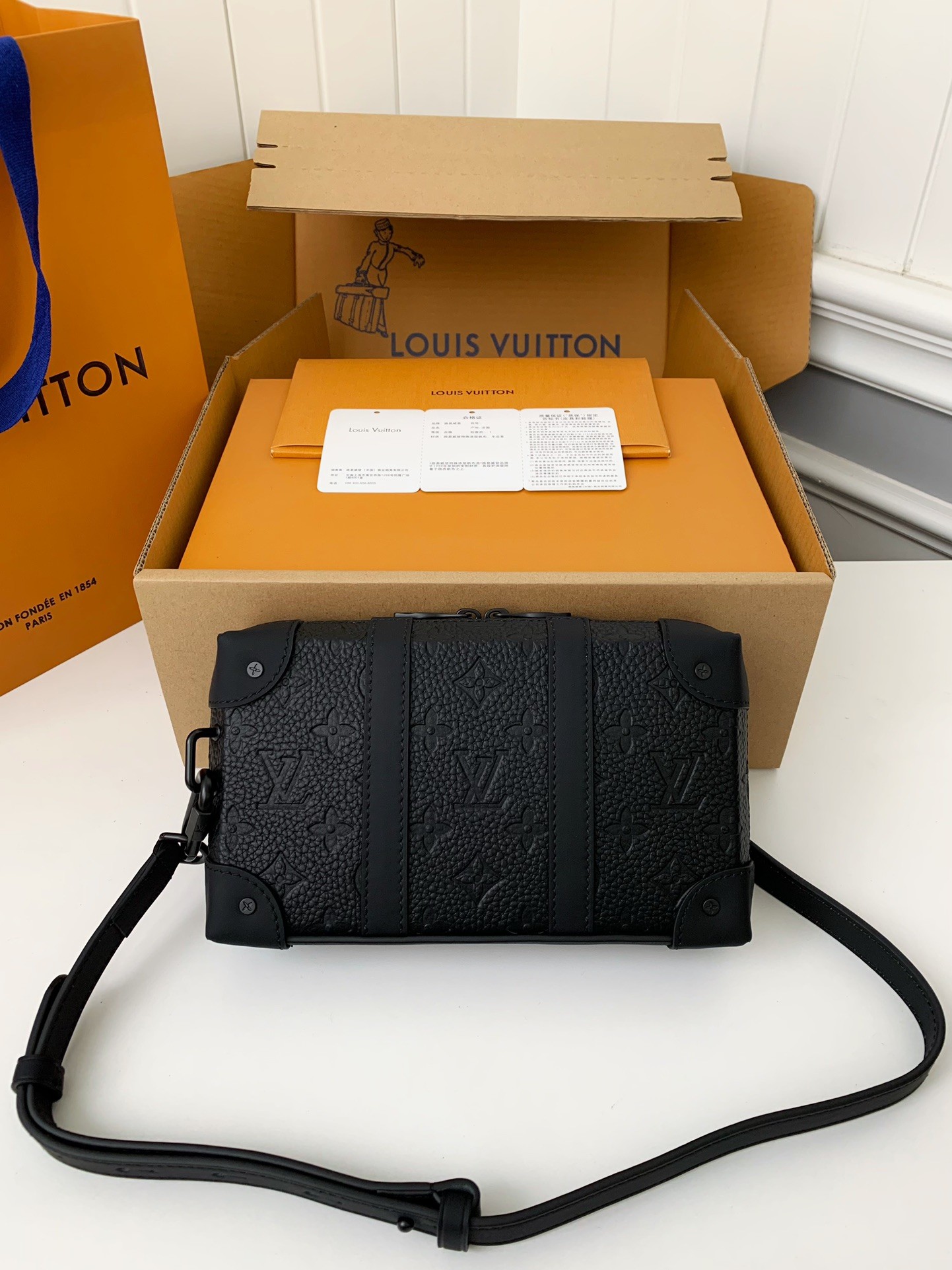 LV's new Sac Plat Horizontal Zippé men's black flower briefcase M80224 Size:  22.5*14*5cm