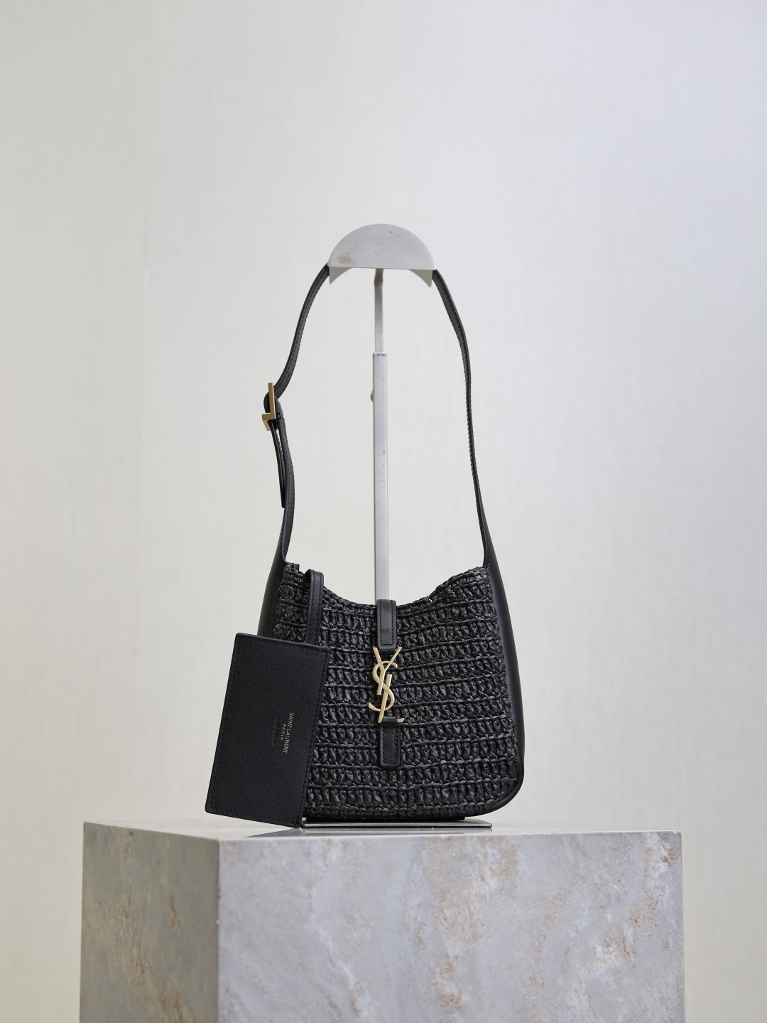 LE 5 À 7 mini tote in raffia