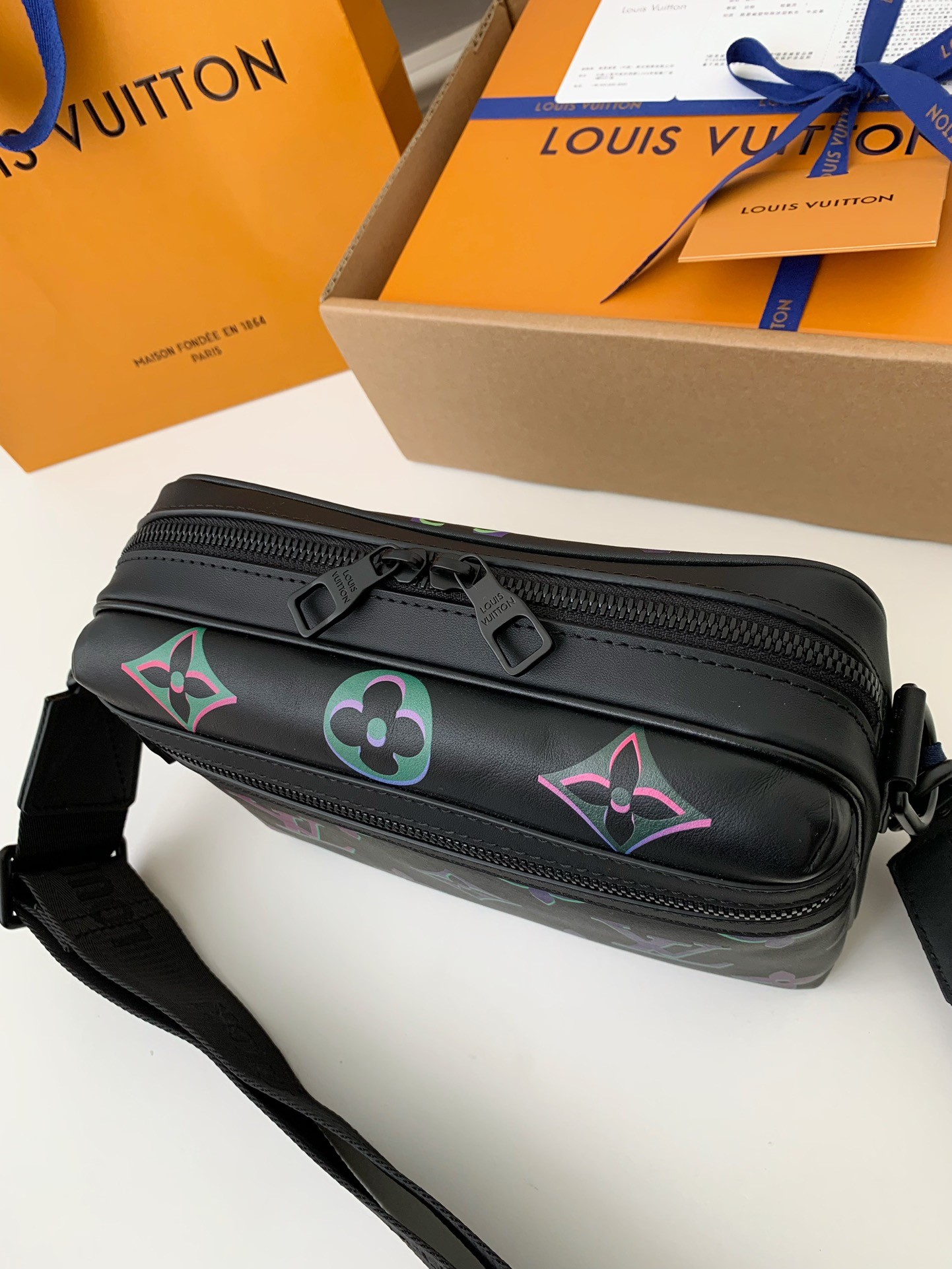 LV  COMET 21.5*14*7.5cm