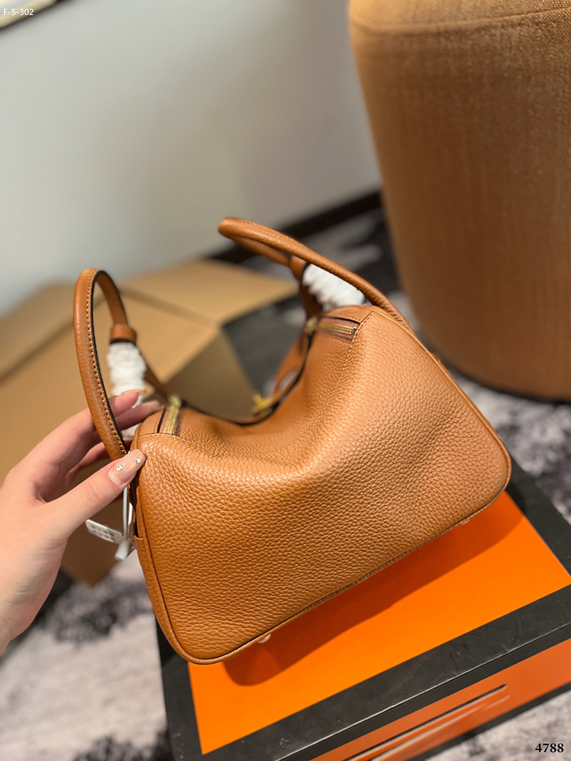Big:10.2″x6.3″ Small:7.1″x5.1″ leather Woman’s Handbag BB-921048