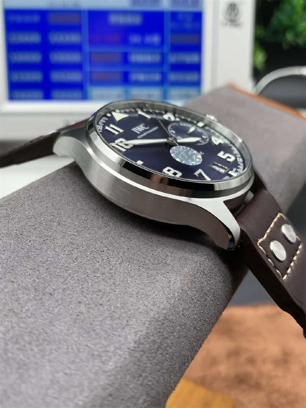 IWC Pilot Watch IW500908 Replica by ZF Factory – Premium Big Pilot 46mm Blue Dial Edition