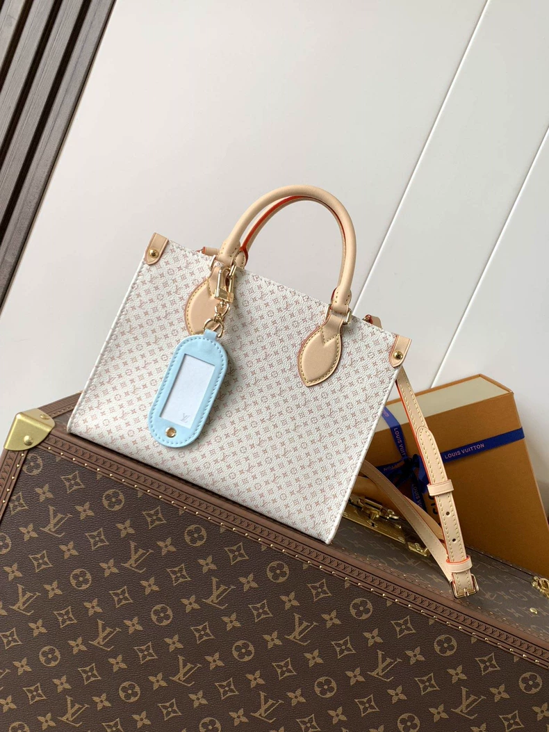 LOUIS VUITTON M15138 OnTheGo PM