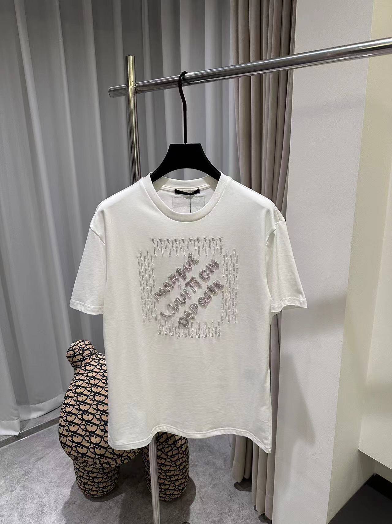 LV 24ss pearl lettering embroidered round neck T-shirt