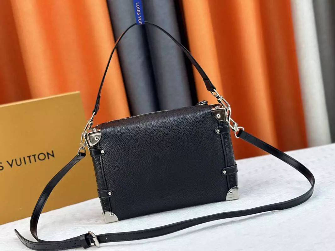 2 Colors Small 7.1″x4.9″x3.1″ Big 8.3″x5.5″x2.4″ Leather Woman’s Handbag BB-16040