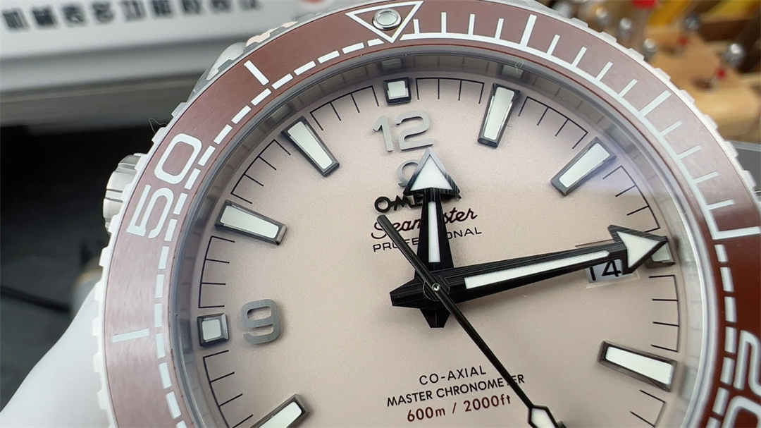 VSF Seamaster 600M Desert Yellow Replica – 43.5mm Stainless Steel Diver Watch