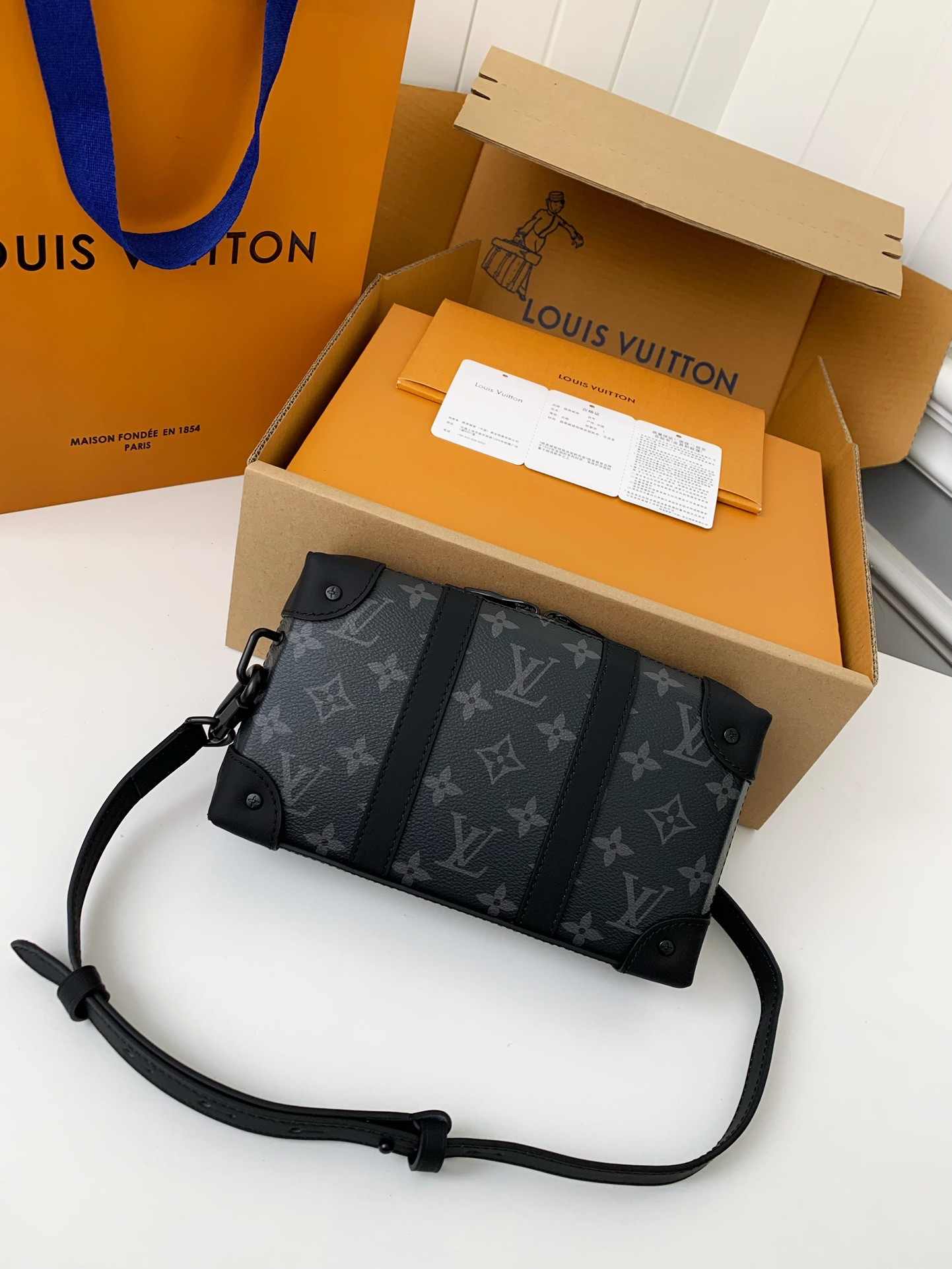 LV's new Sac Plat Horizontal Zippé men's black flower briefcase M45165 Size:  22.5*14*5cm