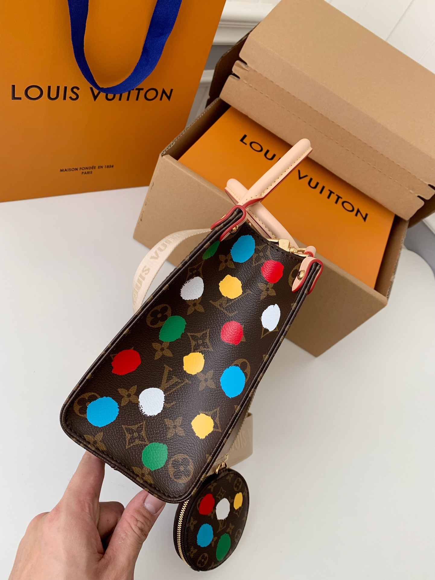 LV x YK ONTHEGO 25*19*11.5cm