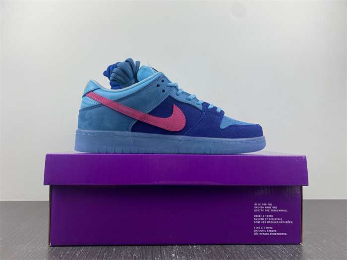 NK SB Dunk Low Run The Jewels DO9404-400