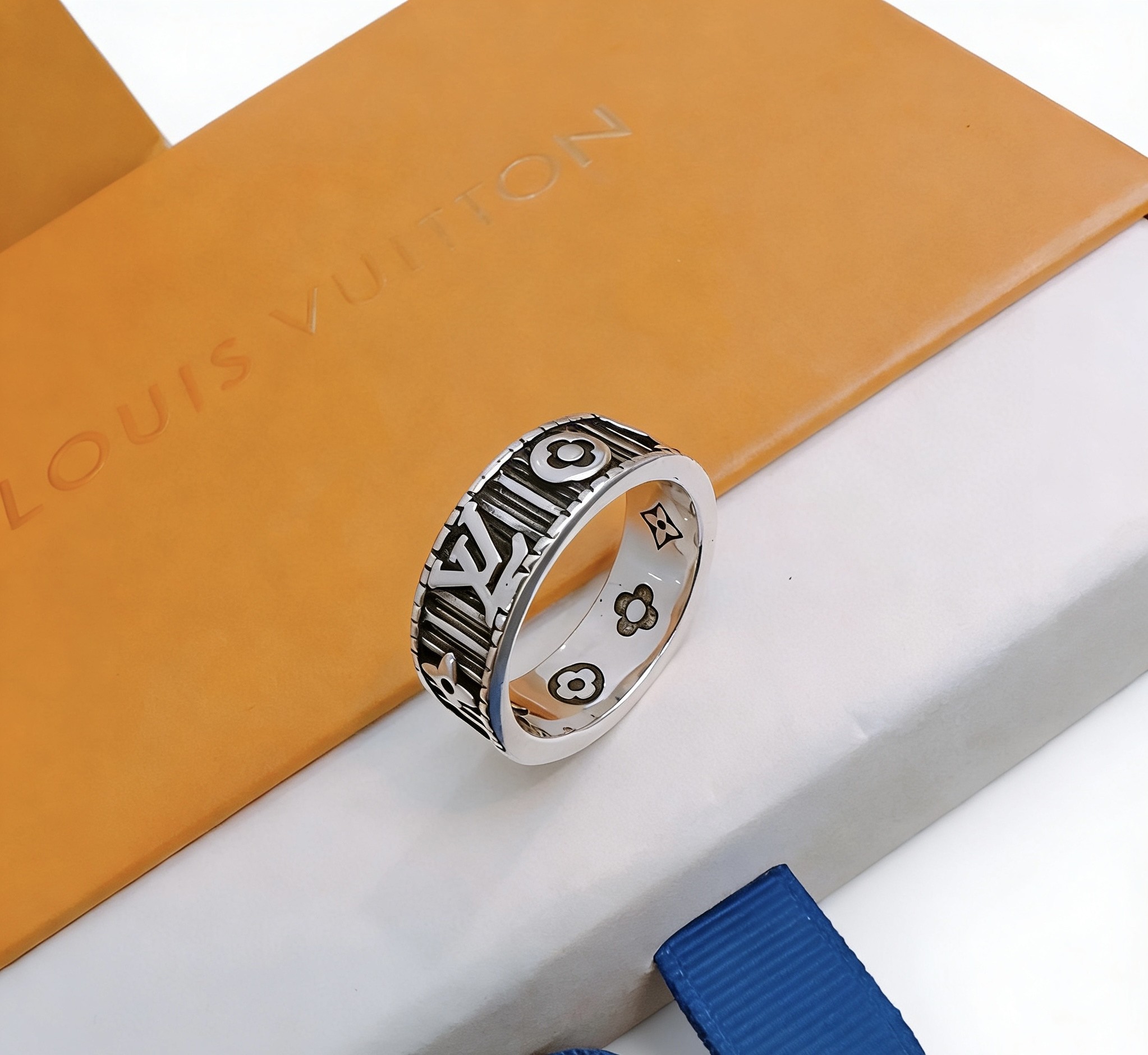 LV Ring