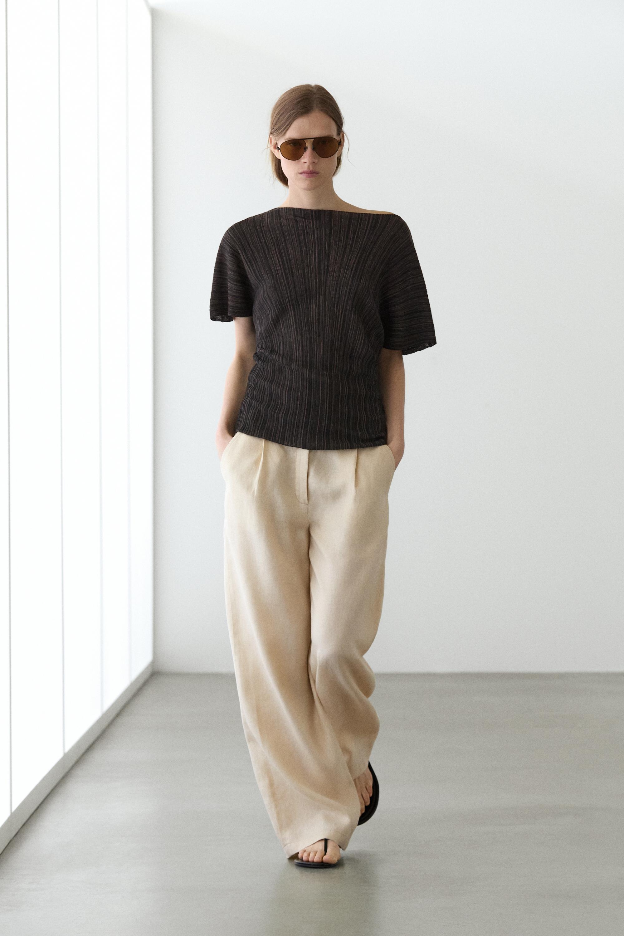 Top plisado total look detalle rayas