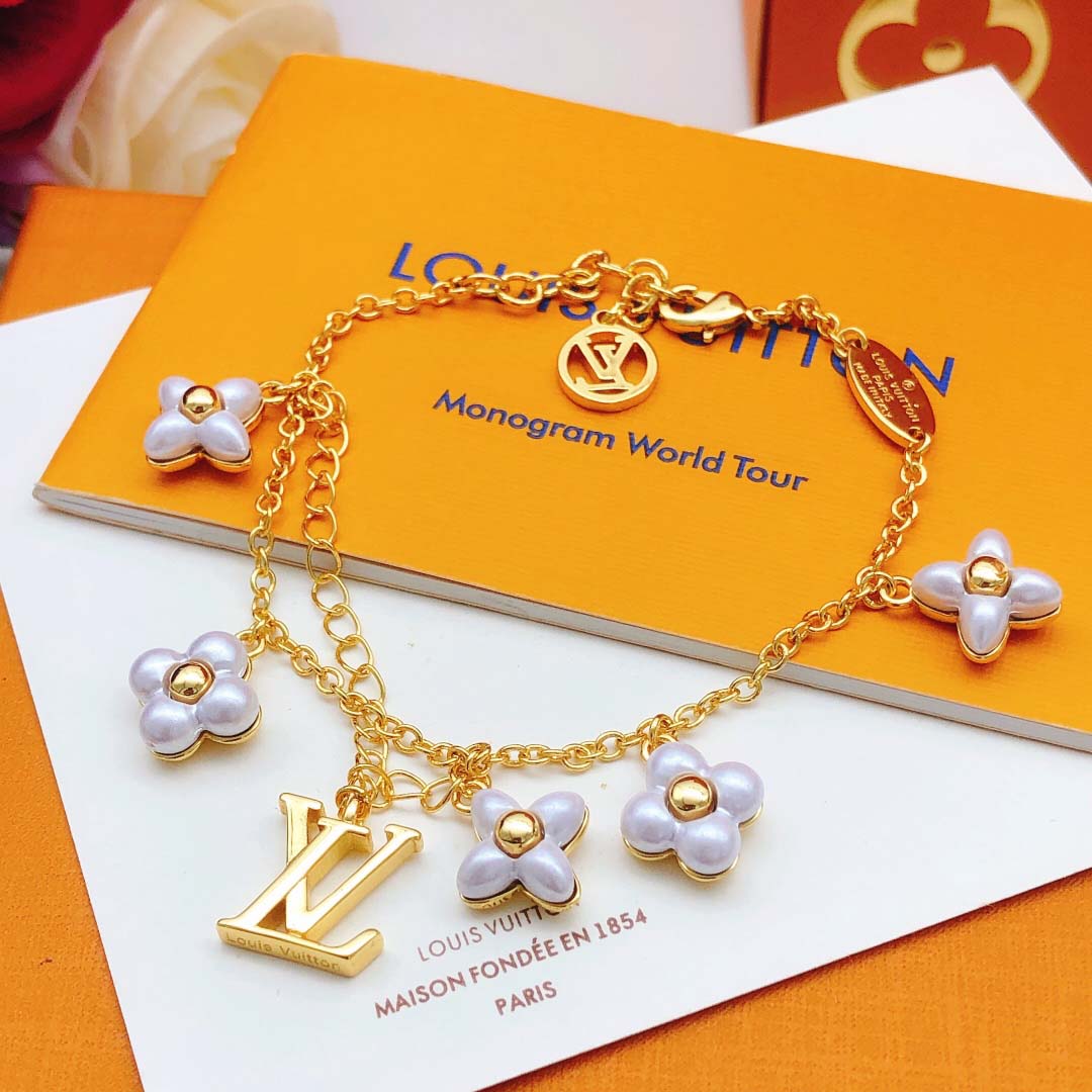 Classic Bracelet With Flowers Pendants VVSL-9110073