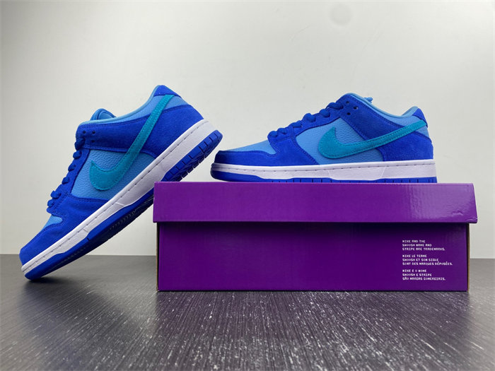 NK SB Dunk Low Blue Raspberry DM0807-400