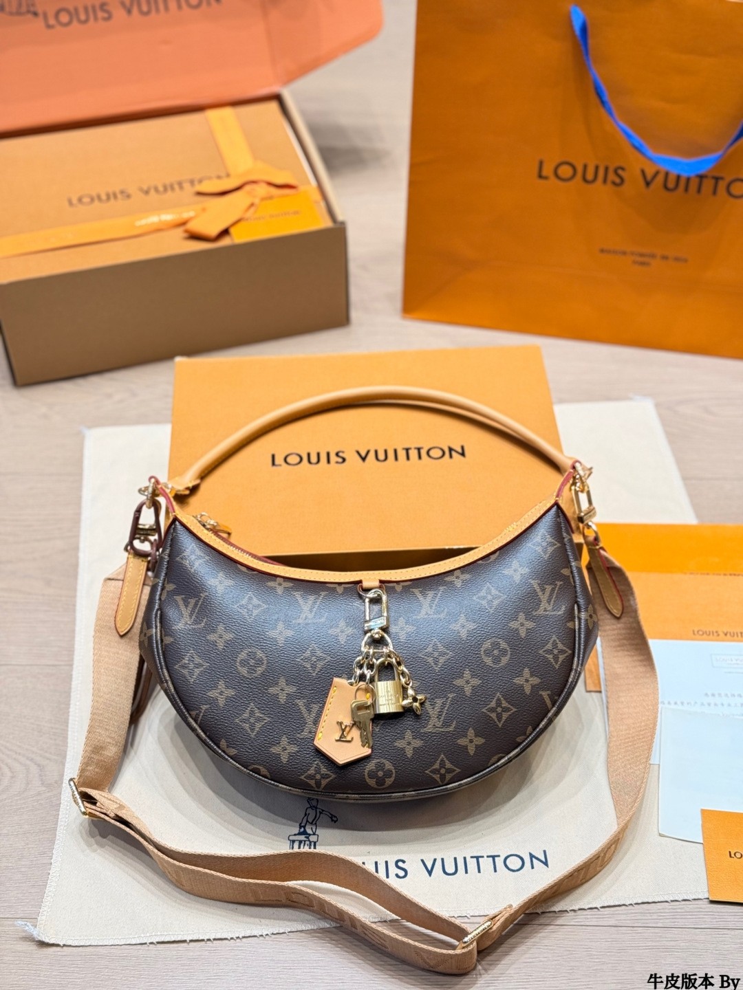 LV Looping Size：28x15cm