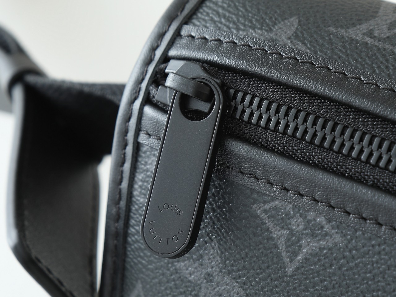 LV Messenger Bags M12599 19x12x7cm