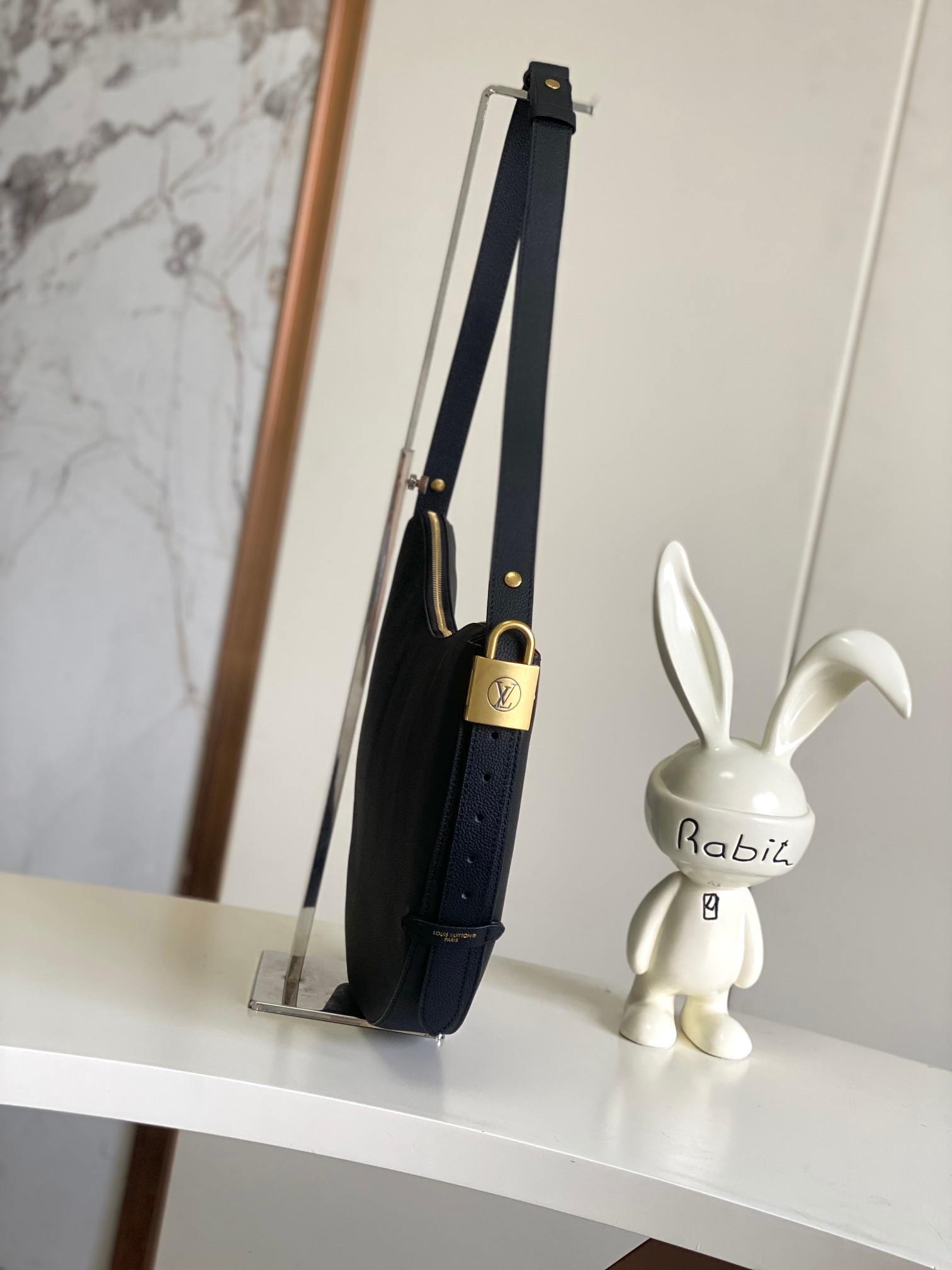 LV Low Key Cookie M14417 26x5x32cm