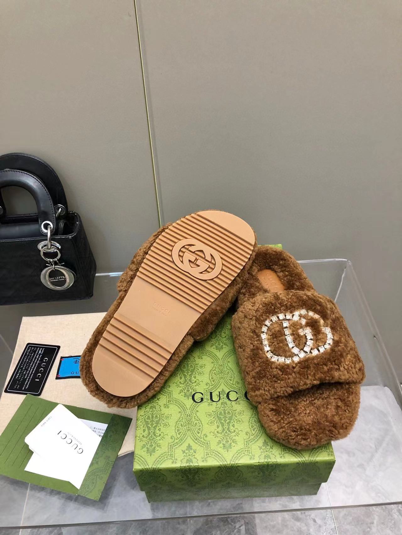 Classic Diamonds Cashmere Slipper LX-872152