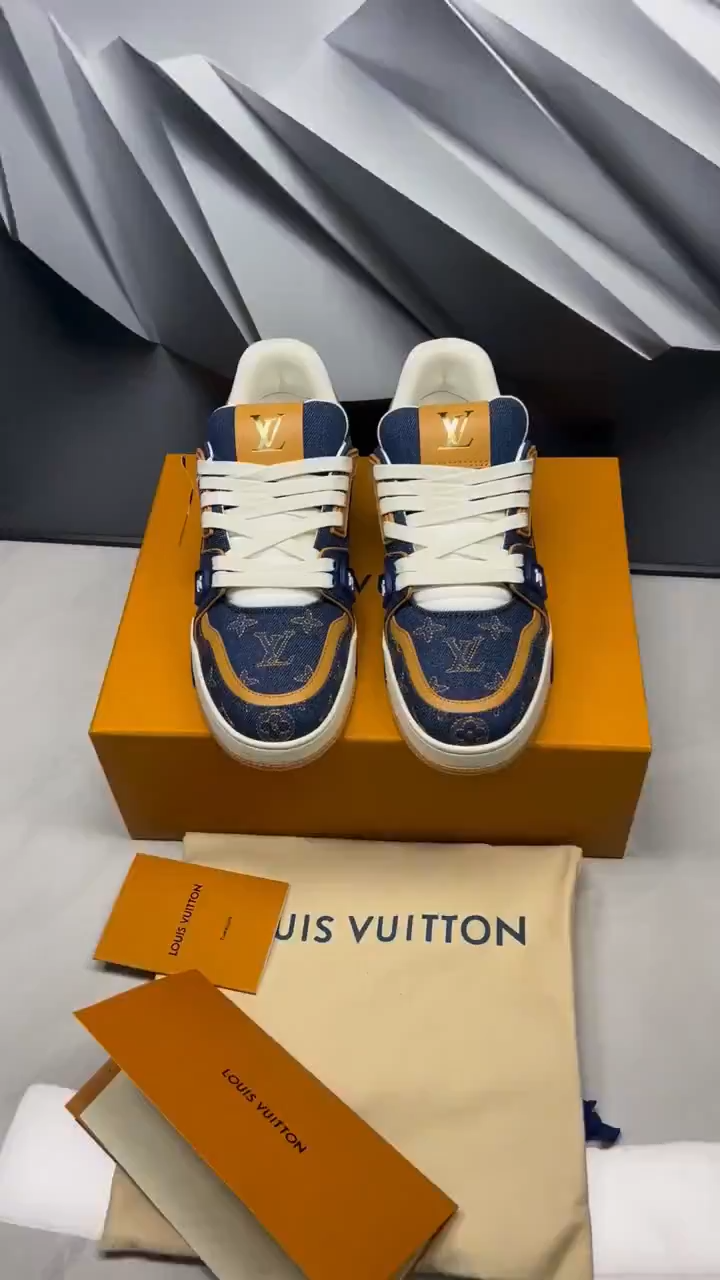 LV TRAINER Sneakers