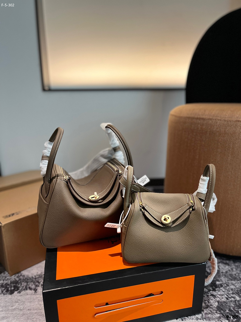 Big:10.2″x6.3″ Small:7.1″x5.1″ leather Woman’s Handbag BB-921048